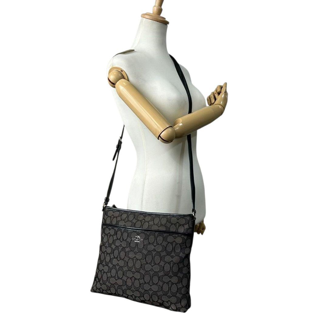 コーチ ショルダーバッグ 黒 ブラック シグネチャー ファイルバッグ 斜め掛け可 キャンバス シルバー金具 ロゴ s63 COACH F58285 メンズ レディース 人気モデル