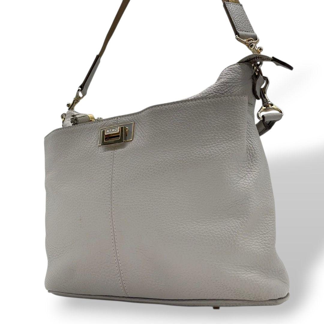 アタオ ATAO エルヴィ Elvy 2way ショルダーバッグ グレー レザー トートバッグ ハンドバッグ ロゴプレート 斜め掛け可 ゴールド金具 本革 T8