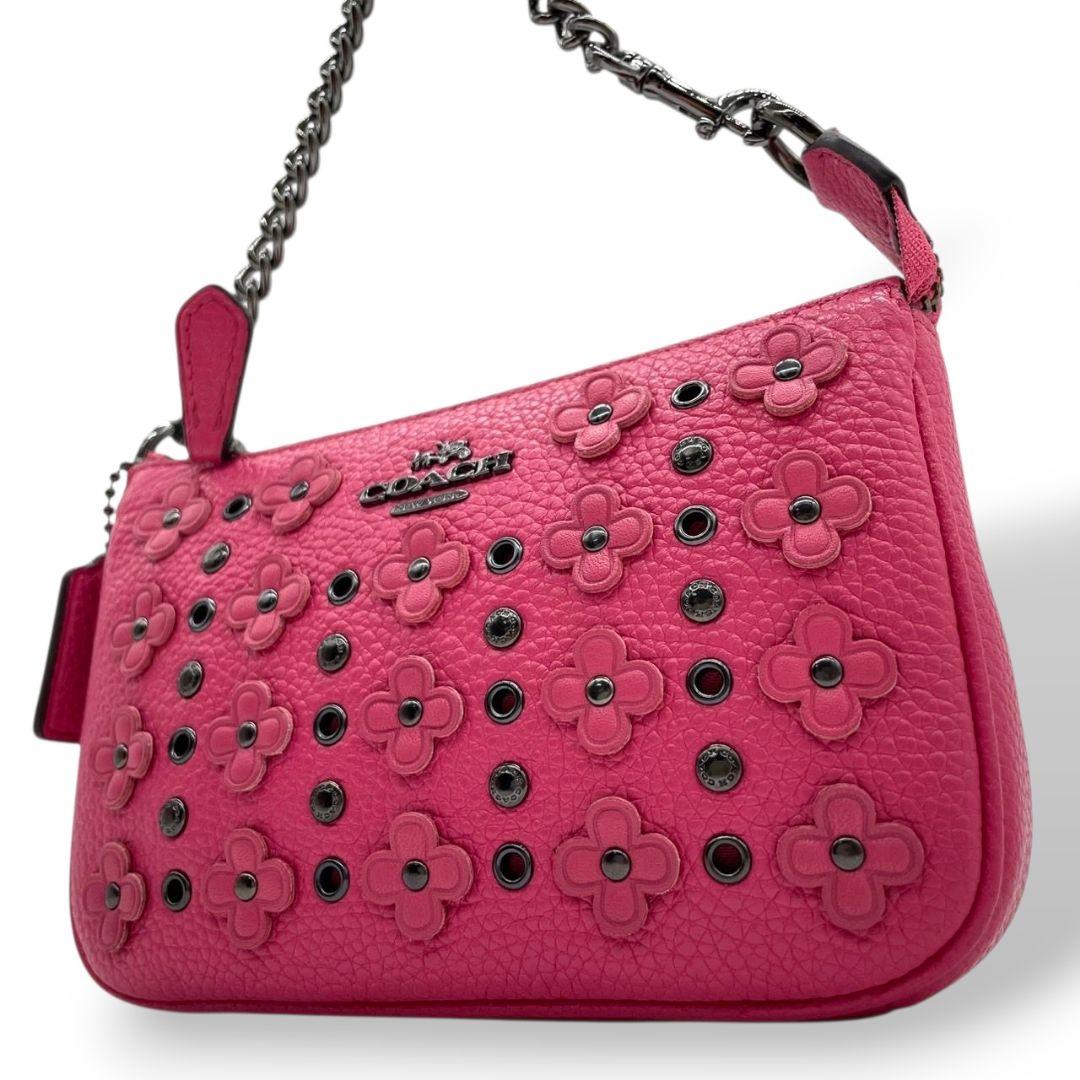 美品 コーチ ハンドバッグ ピンク 花柄 スタッズ レザー ポーチ アクセサリーポーチ 本革 チェーン トートバッグ ロゴプレート ロゴタグ チャーム付き COACH s80