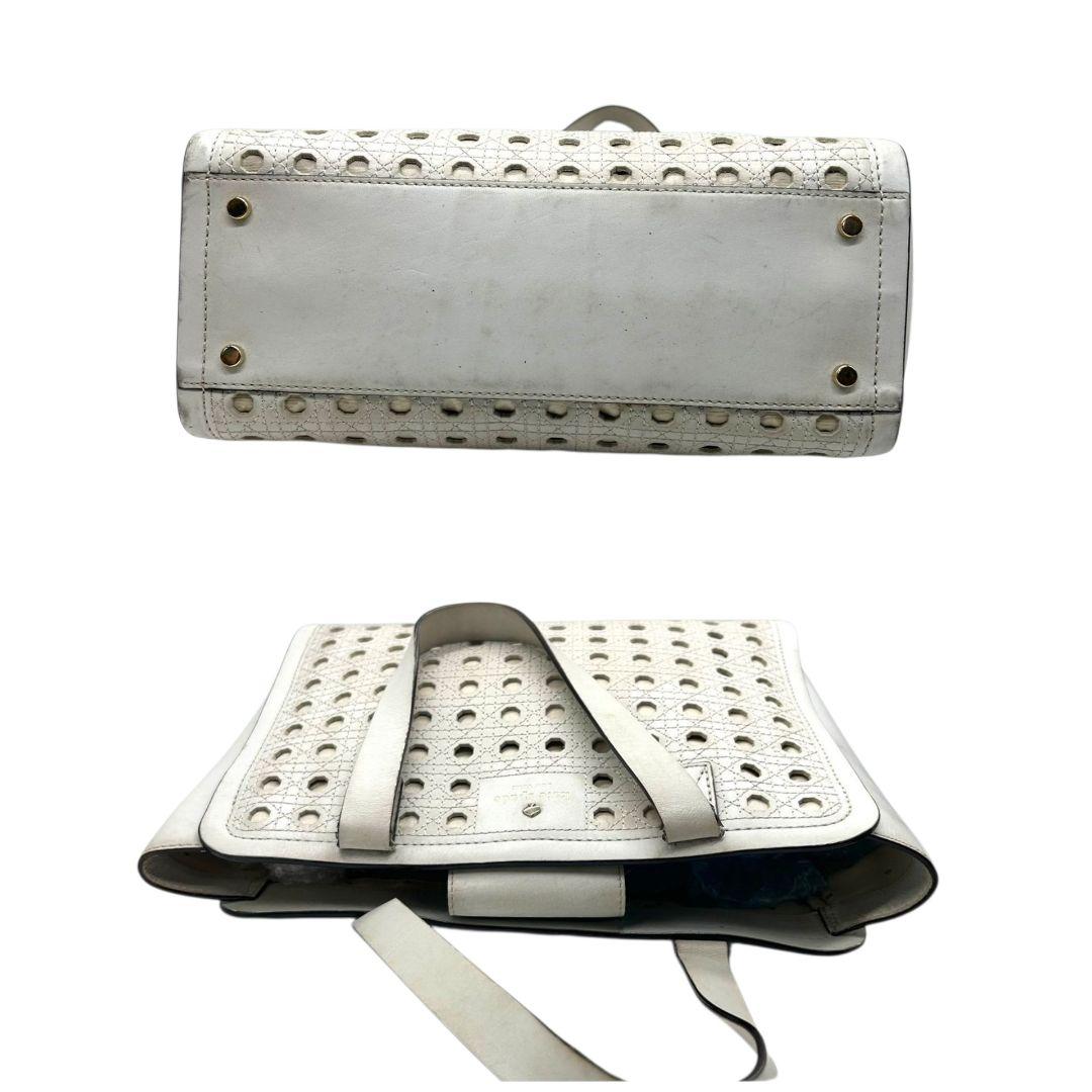 ケイトスペード ハンドバッグ 白 ホワイト パンチング ドット ワンショルダー トートバッグ A4収納 自立可 肩掛け可 レザー 本革 ロゴプレート s62 kate spade