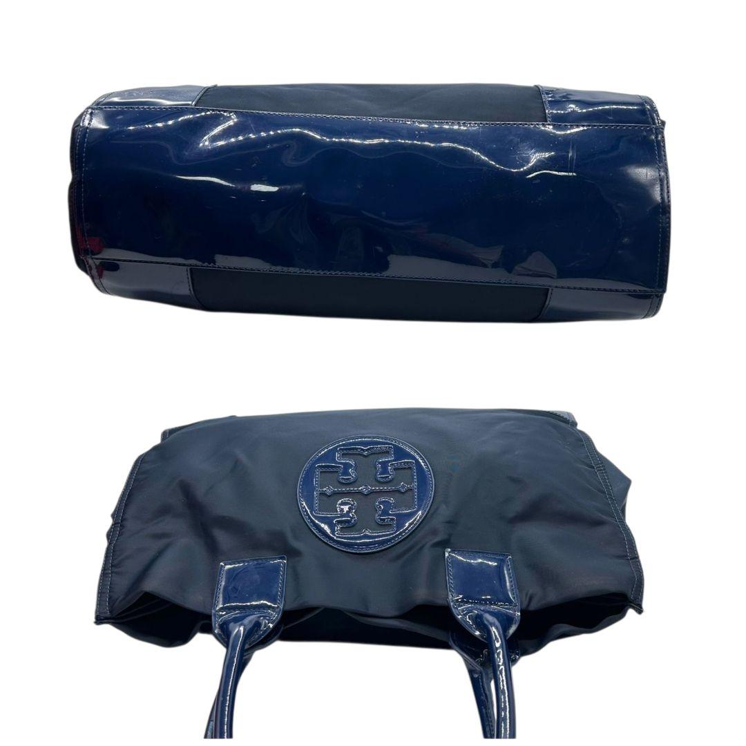 トリーバーチ トートバッグ 紺 デカロゴ A4収納 ワンショルダー H ハンドバッグ 肩掛け可 肩かけ可 ネイビー エナメル ナイロン TORY BURCH