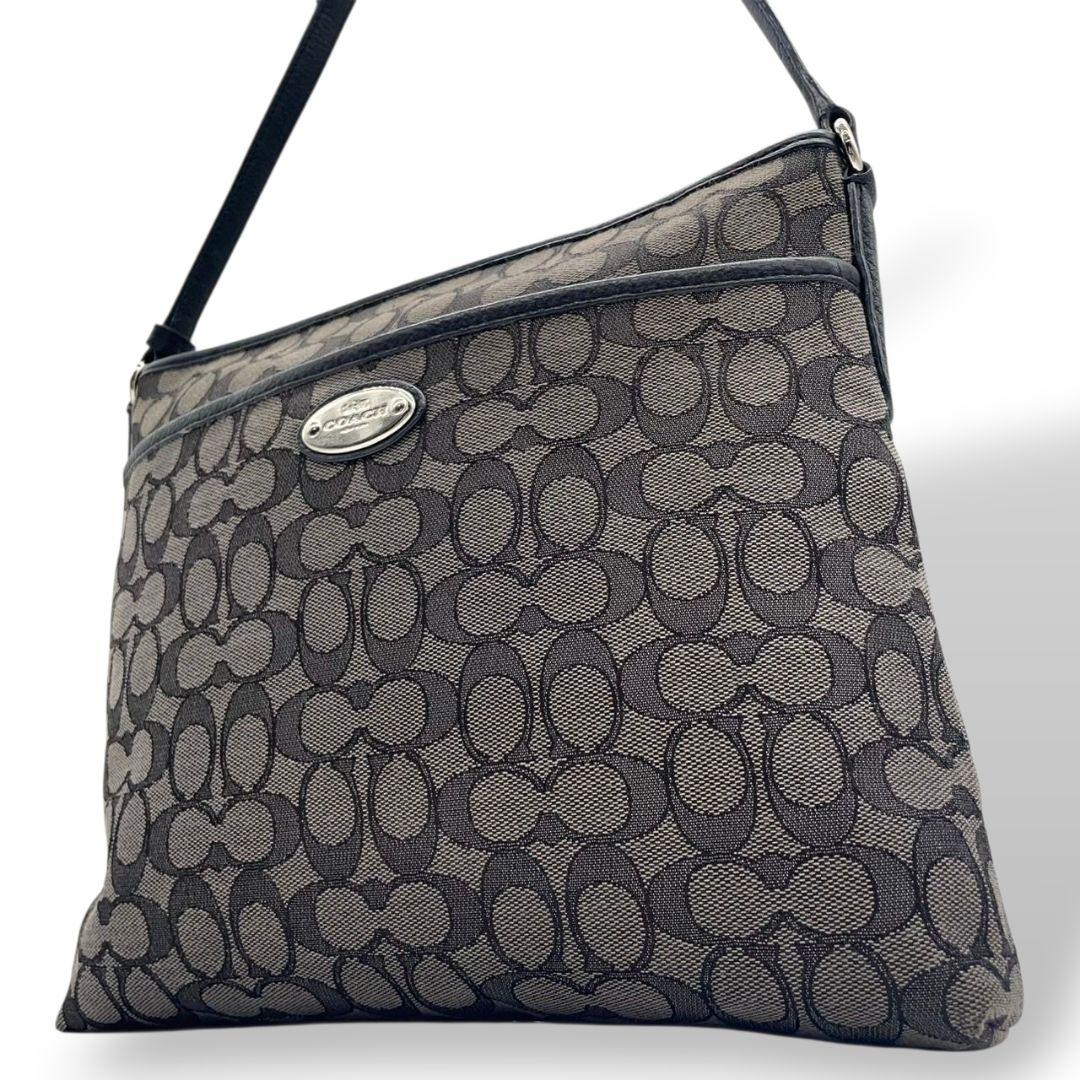 美品 コーチ ショルダーバッグ グレー シグネチャー 斜め掛け可 キャンバス s9 ロゴプレート シルバー金具 ブラック レザー 本革 COACH