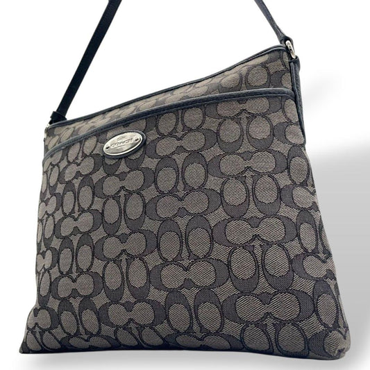 美品 コーチ ショルダーバッグ グレー シグネチャー 斜め掛け可 キャンバス s9 ロゴプレート シルバー金具 ブラック レザー 本革 COACH