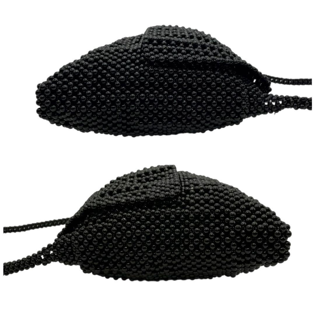 未使用級 ノーブランド ハンドバッグ ブラック 黒 黒珊瑚 本珊瑚 ビーズ フラップ 自立可 トートバッグ ワンショルダー 肩掛け可 肩かけ可 Q 上品 高級感 希少