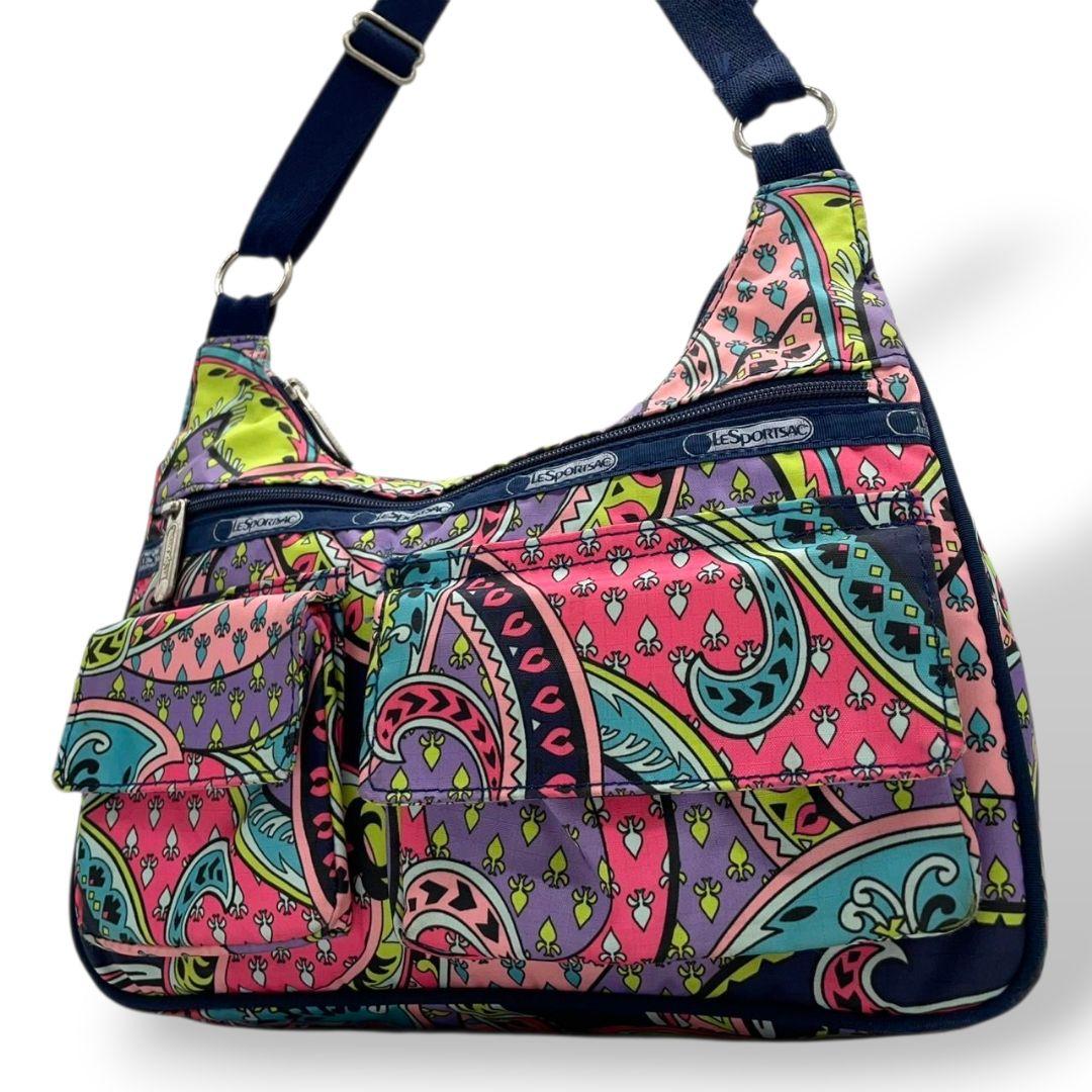 レスポートサック ショルダーバッグ ペイズリー柄 総柄 ネイビー ピンク パープル ナイロン 斜め掛け可 ロゴ u5 バッグ LeSportsac