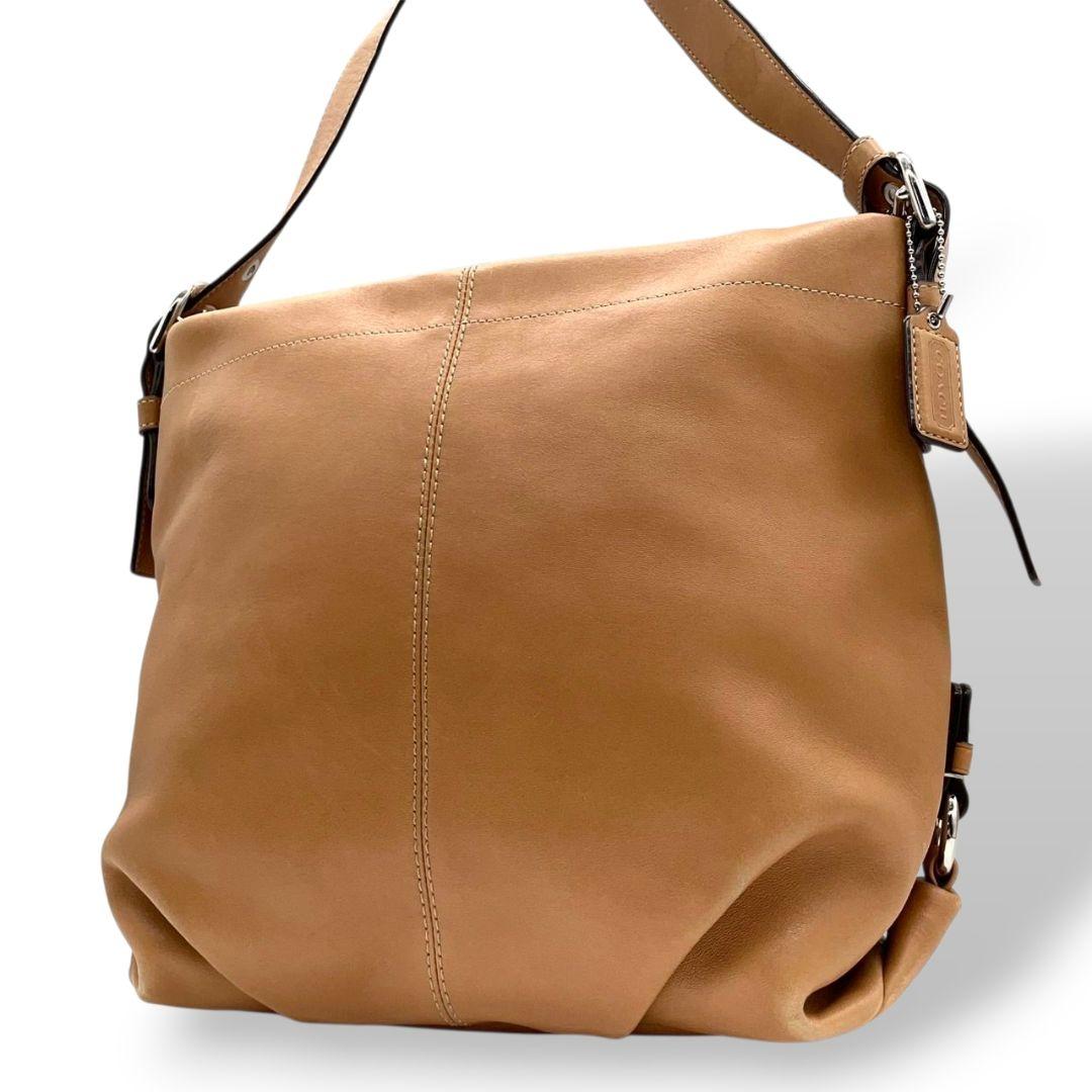 美品 コーチ ショルダーバッグ ベージュ レザー 本革 斜め掛け可 F15064 u11 ホーボー ロゴタグ シルバー金具 COACH シンプル 上品 デイリーユース