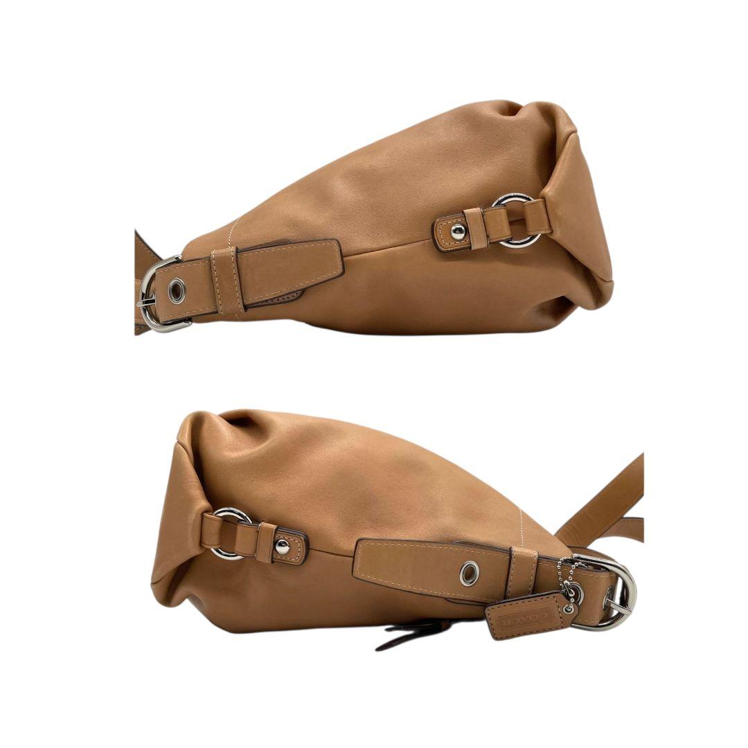 美品 コーチ ショルダーバッグ ベージュ レザー 本革 斜め掛け可 F15064 u11 ホーボー ロゴタグ シルバー金具 COACH シンプル 上品 デイリーユース
