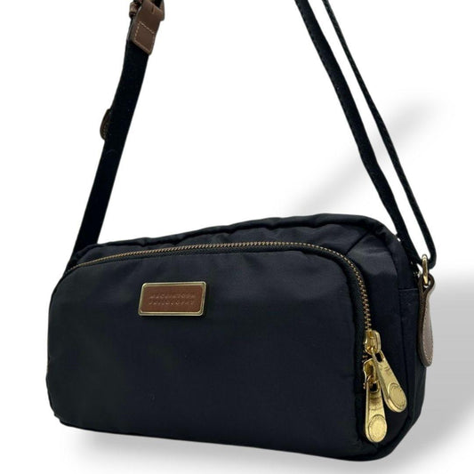 美品 マッキントッシュフィロソフィー ショルダーバッグ 黒 ブラック ナイロン 斜め掛け可 ロゴプレート ゴールド金具 軽量 MACKINTOSH PHILOSOPHY U6