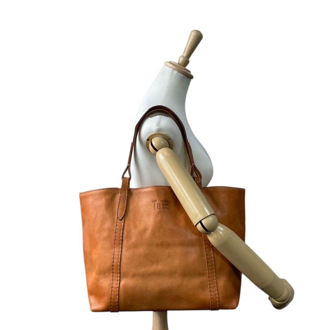 ゲンテン トートバッグ 茶 ポーチ付き A4収納 レザー 本革 ハンドバッグ ブラウン ワンショルダー バッグインバッグ 自立可 ロゴ genten s19 オシャレ 高級感