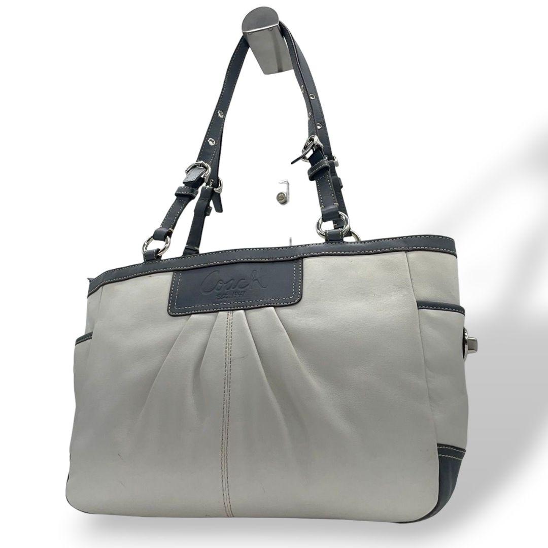 美品 コーチ トートバッグ 白 ギャザー ワンショルダー バイカラー レザー u7 ハンドバッグ 肩掛け可 肩かけ可 本革 ホワイト グレー シルバー金具 ロゴプレート COACH F13759