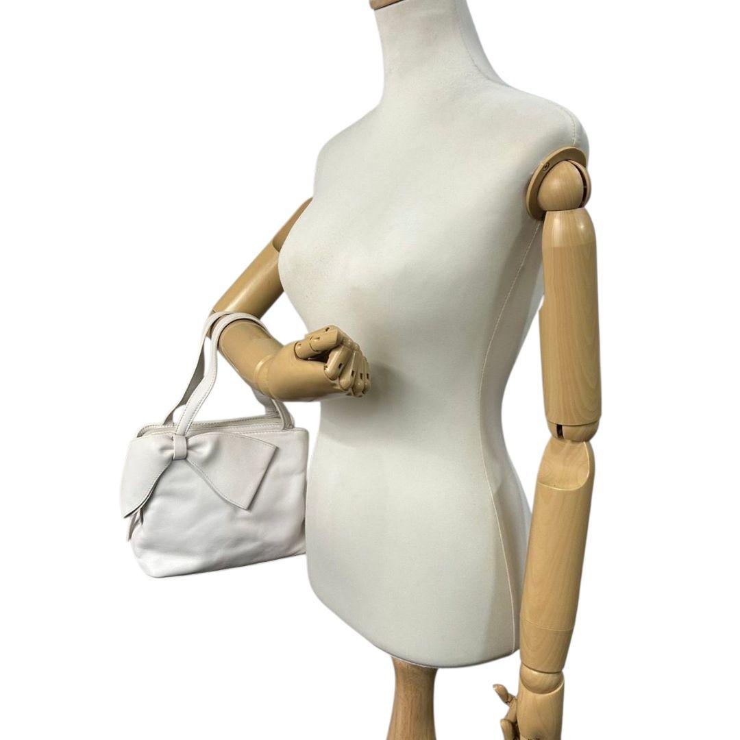 フルラ ハンドバッグ 白 ホワイト リボン トートバッグ レザー 本革 ロゴプレート シルバー金具 s62 FURLA ブランド レディース エレガント 上品