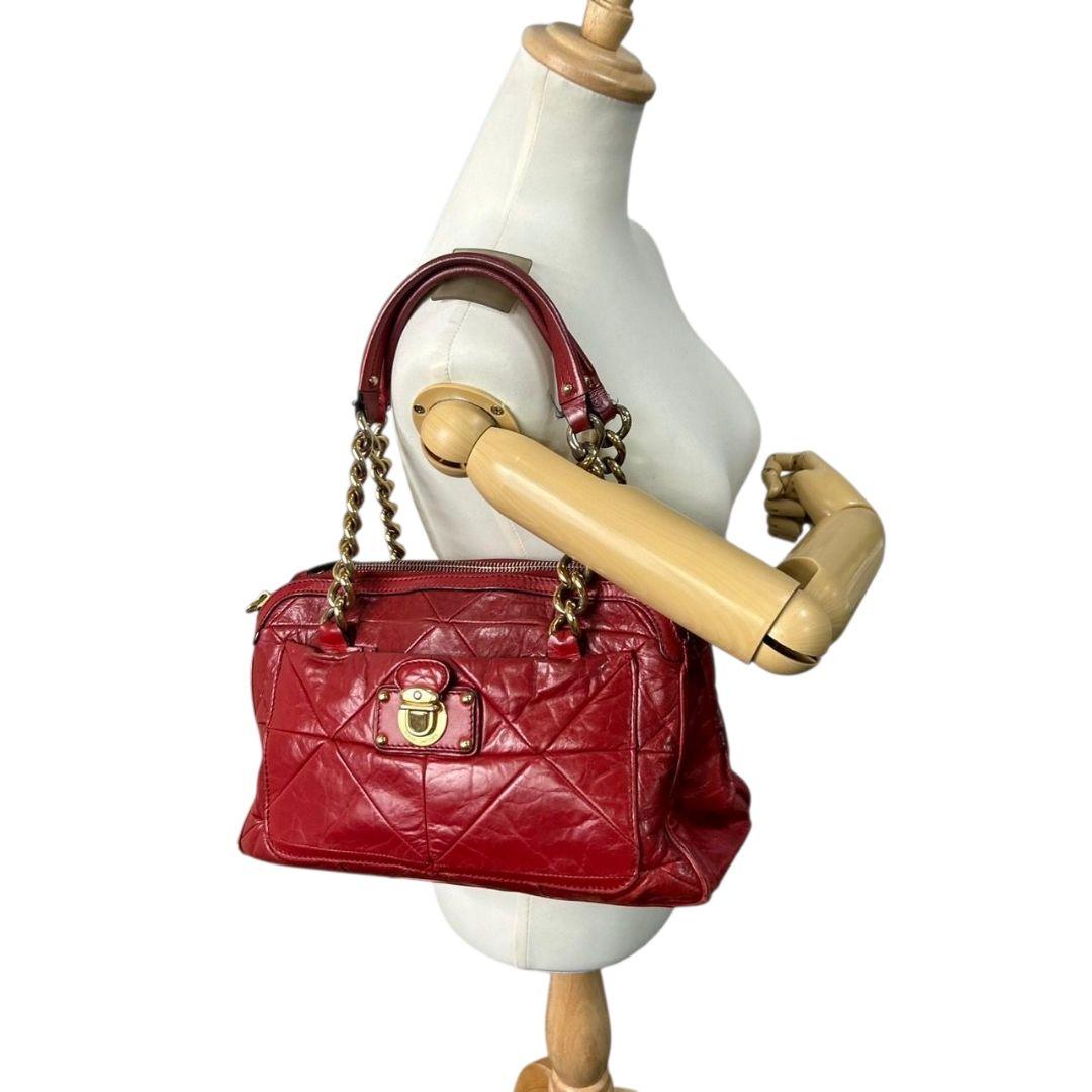 マークジェイコブス ハンドバッグ 赤 キルティング チェーン ロック金具 ワンショルダー レザー トートバッグ 肩掛け可 本革 レッド ゴールド金具 ロゴプレート MARC JACOBS