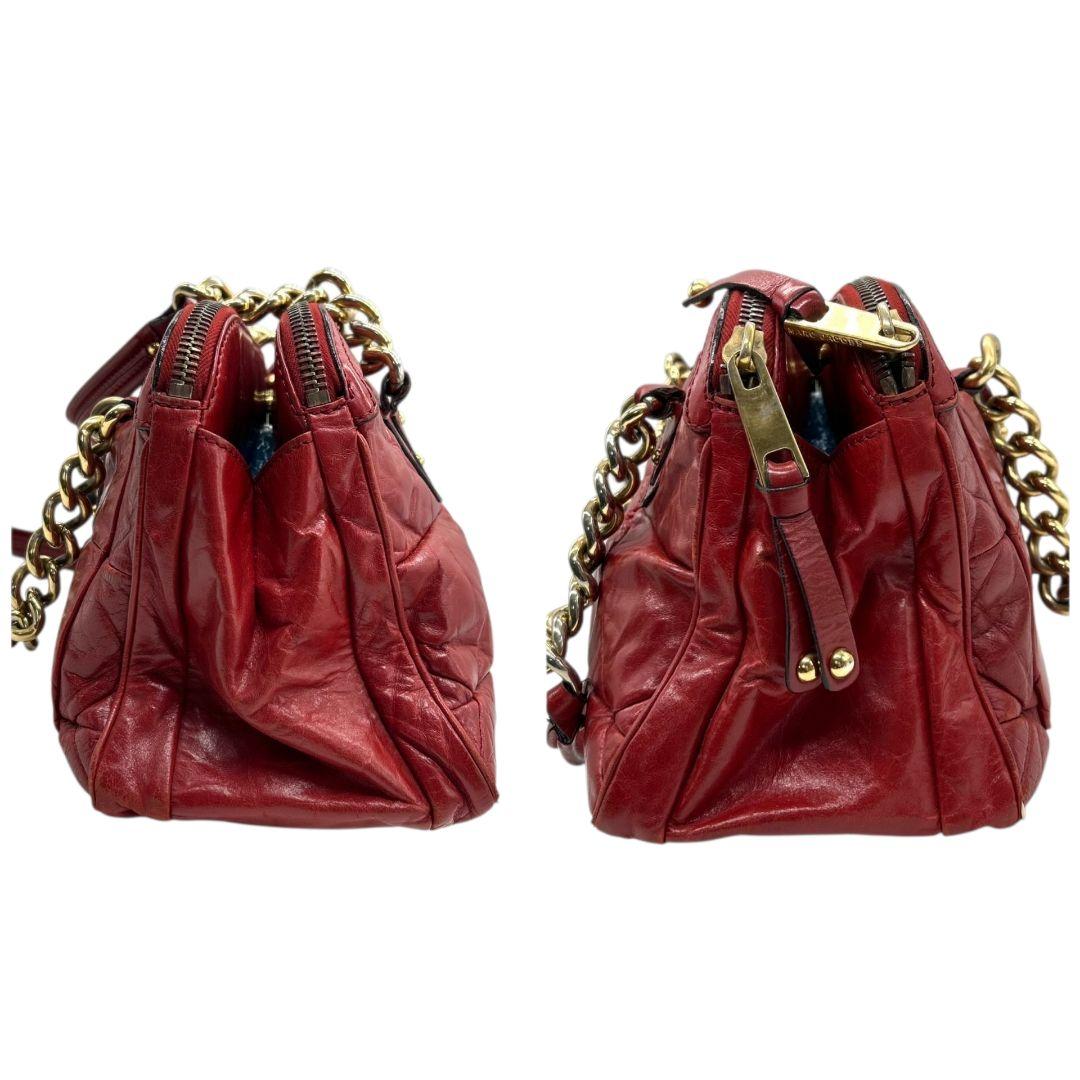 マークジェイコブス ハンドバッグ 赤 キルティング チェーン ロック金具 ワンショルダー レザー トートバッグ 肩掛け可 本革 レッド ゴールド金具 ロゴプレート MARC JACOBS