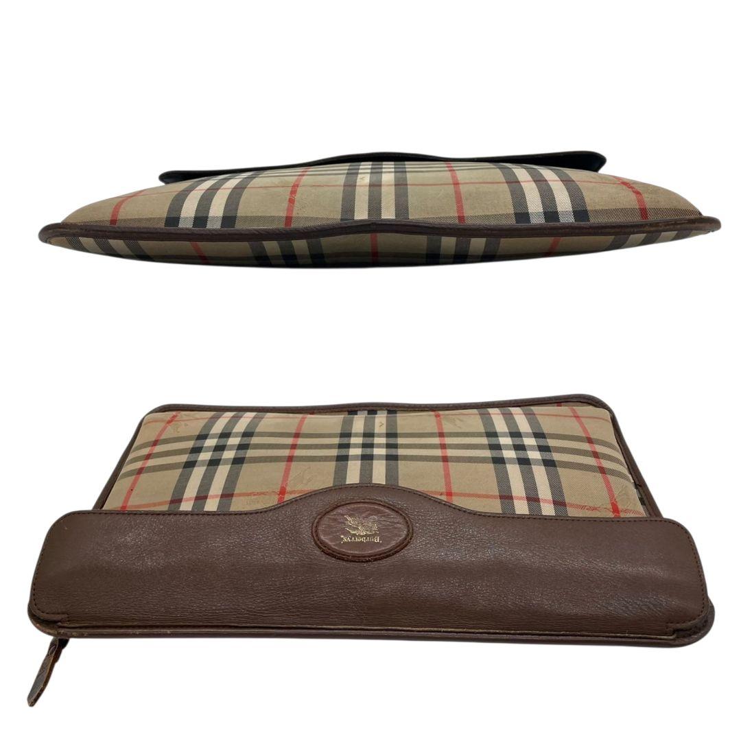 美品 バーバリー クラッチバッグ 茶 ベージュ ブラウン ノバチェック ホースロゴ レザー 本革 A4収納 セカンドバッグ ロゴタグ 本物保証 鑑定済 オシャレ Burberrys u10