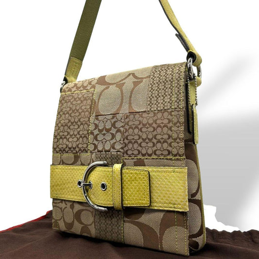 コーチ COACH ショルダーバッグ 茶 ブラウン シグネチャー パッチワーク ベルト 斜め掛け可 ハンドバッグ キャンバス レザー 本革 スエード イエロー グリーン 黄 緑 シルバー金具 チャーム付き 3690 s76