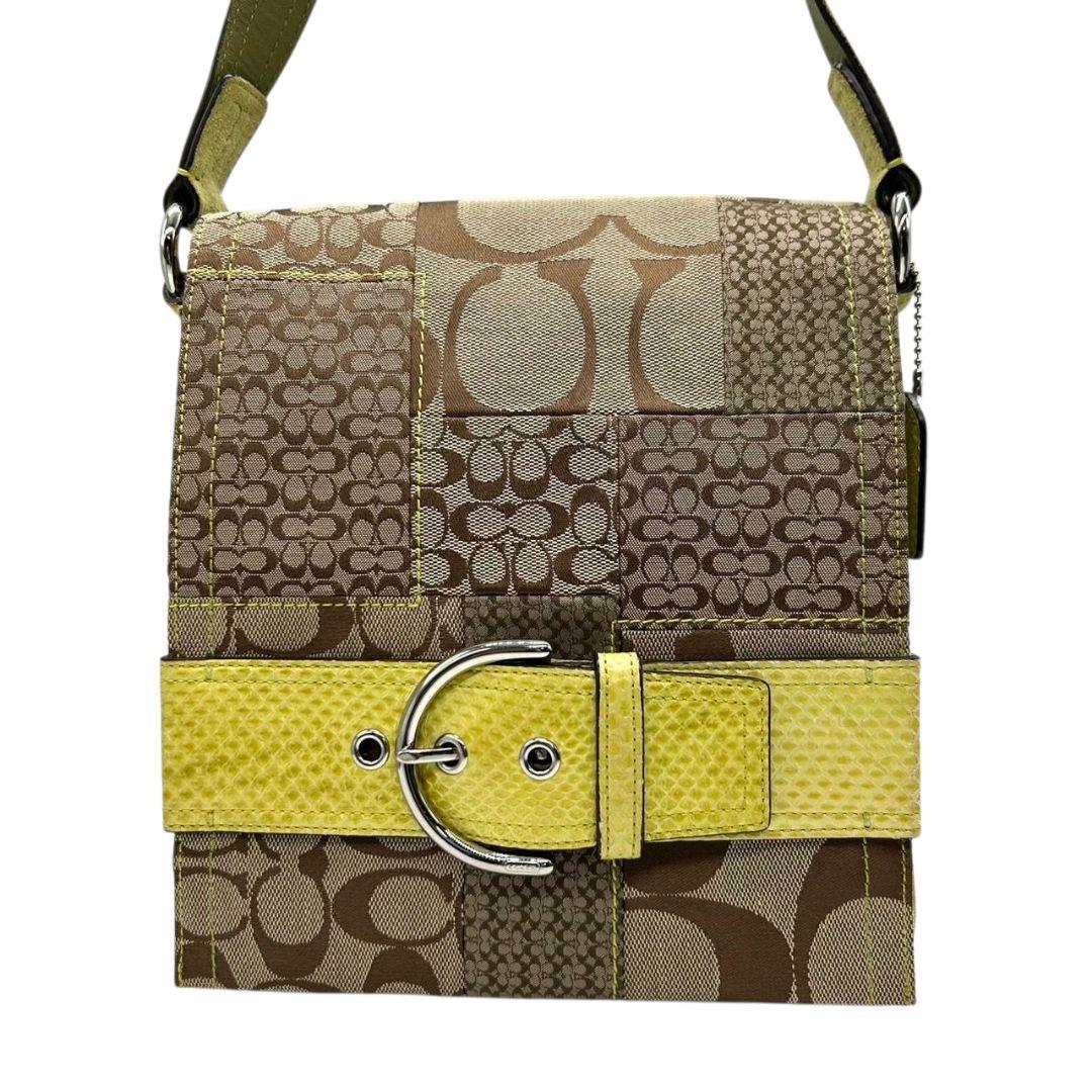 コーチ COACH ショルダーバッグ 茶 ブラウン シグネチャー パッチワーク ベルト 斜め掛け可 ハンドバッグ キャンバス レザー 本革 スエード イエロー グリーン 黄 緑 シルバー金具 チャーム付き 3690 s76