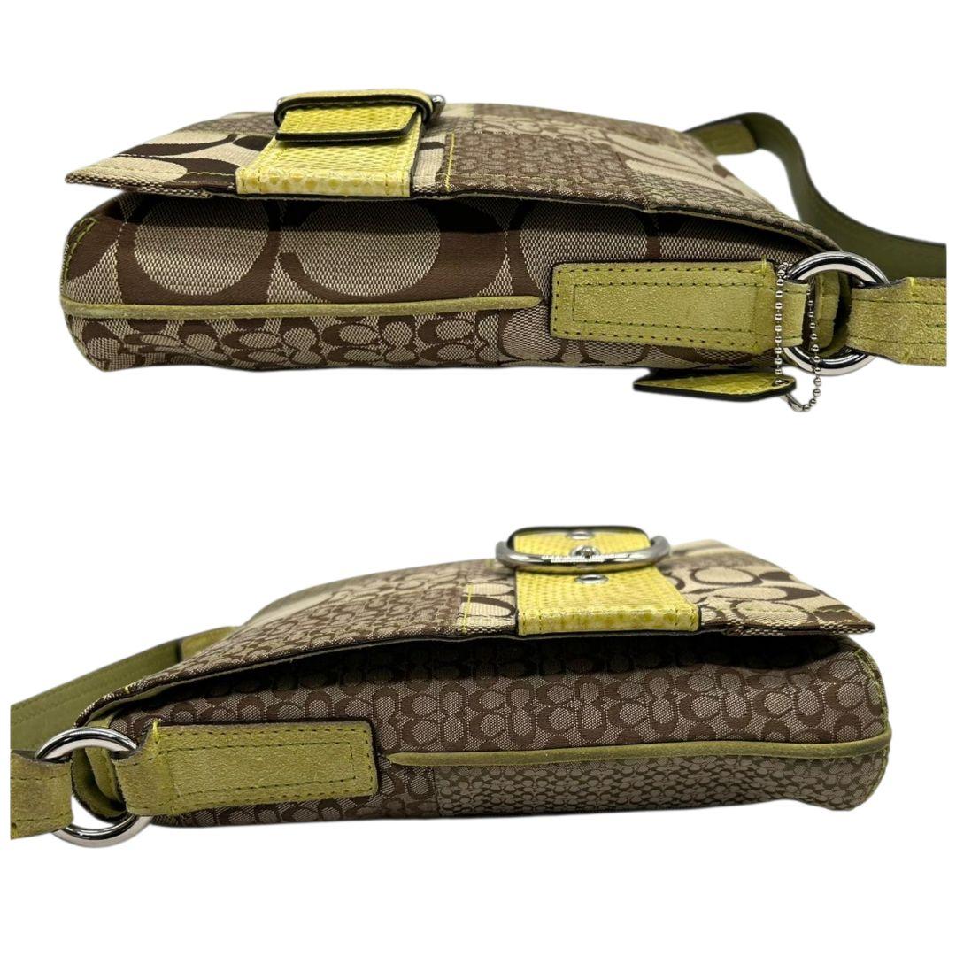 コーチ COACH ショルダーバッグ 茶 ブラウン シグネチャー パッチワーク ベルト 斜め掛け可 ハンドバッグ キャンバス レザー 本革 スエード イエロー グリーン 黄 緑 シルバー金具 チャーム付き 3690 s76