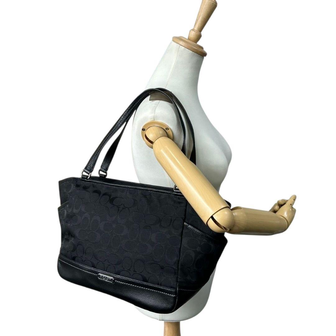 コーチ トートバッグ 黒 シグネチャー ワンショルダー 自立可 U17 ハンドバッグ 肩掛け可 肩かけ可 キャンバス レザー 本革 ロゴプレート シルバー金具 F23297 ブラック COACH