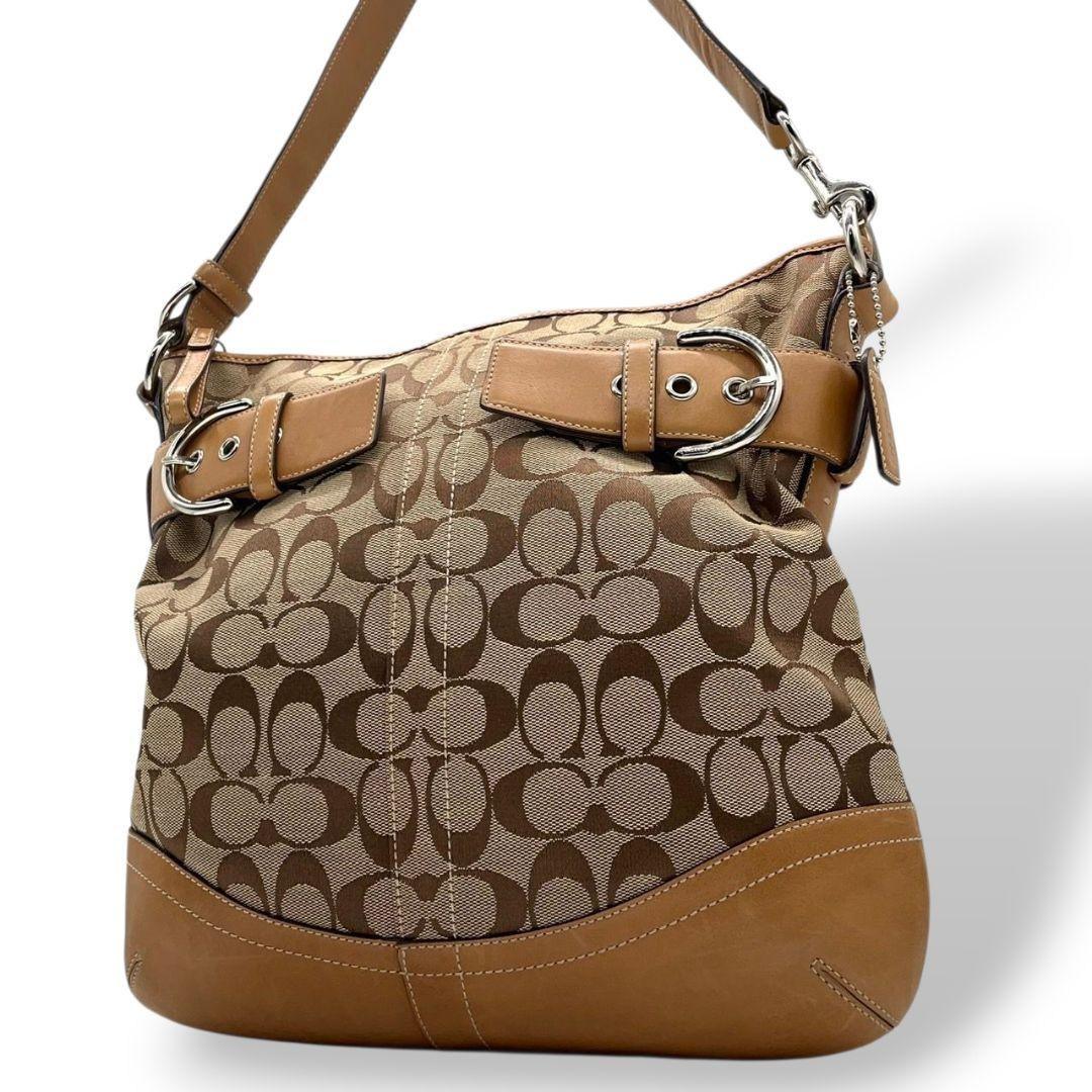 美品　コーチ　ショルダーバッグ　茶　シグネチャー　キャンバス　レザー　T6　斜め掛け可　本革　ブラウン　シルバー金具　ロゴタグ　COACH　3593