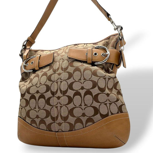 美品　コーチ　ショルダーバッグ　茶　シグネチャー　キャンバス　レザー　T6　斜め掛け可　本革　ブラウン　シルバー金具　ロゴタグ　COACH　3593