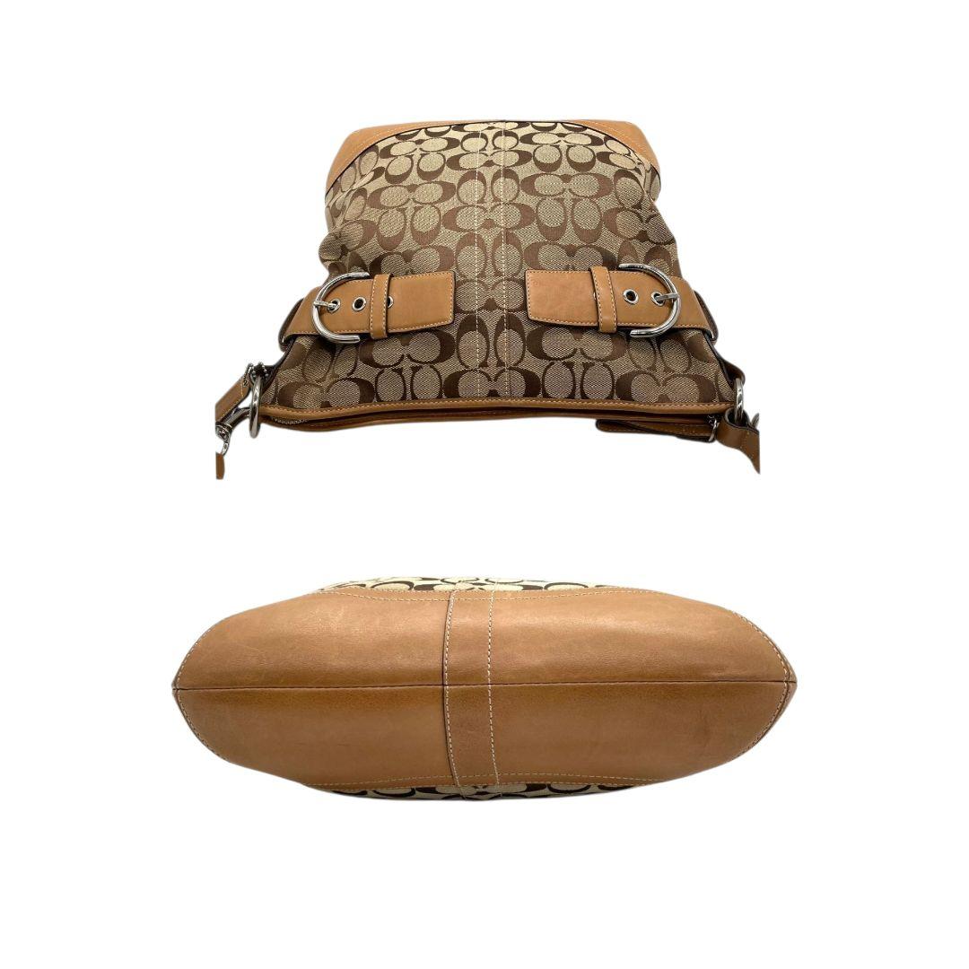 美品　コーチ　ショルダーバッグ　茶　シグネチャー　キャンバス　レザー　T6　斜め掛け可　本革　ブラウン　シルバー金具　ロゴタグ　COACH　3593