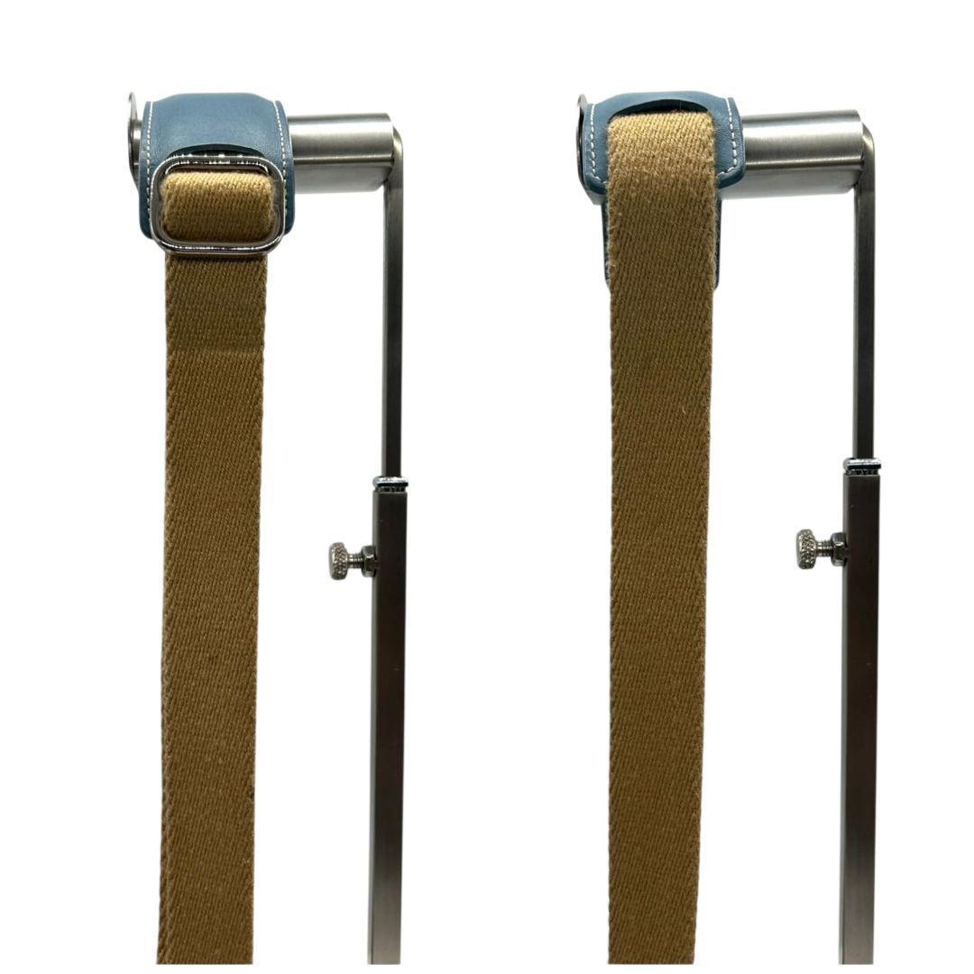 美品 コーチ ショルダーバッグ 茶 ブラウン ブルー シグネチャー フラップ レザー 本革 キャンバス 斜め掛け可 チャーム付き ロゴタグ シルバー金具 本物保証 鑑定済 オシャレ COACH T8 6849