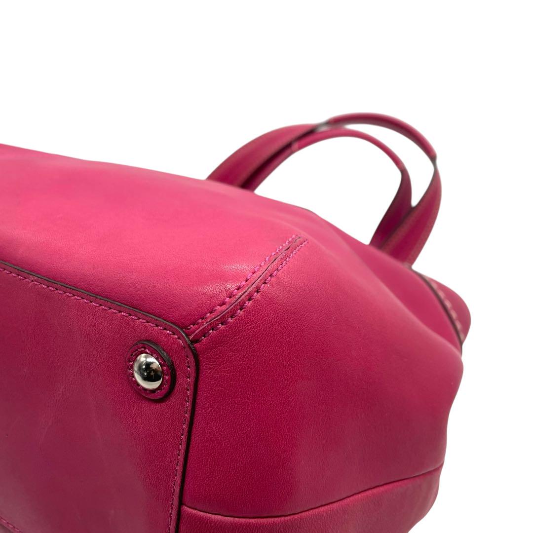 美品 コーチ ソーホー トートバッグ ピンク レザー F13732 ワンショルダー 肩掛け可 ハンドバッグ シルバー金具 チャーム ロゴ刻印 レディース バッグ COACH S94