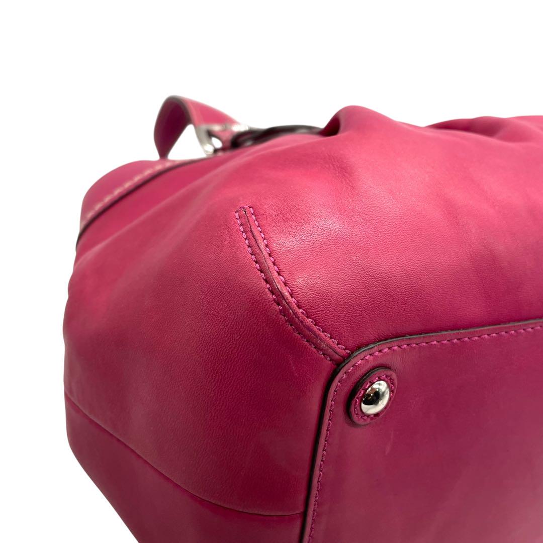 美品 コーチ ソーホー トートバッグ ピンク レザー F13732 ワンショルダー 肩掛け可 ハンドバッグ シルバー金具 チャーム ロゴ刻印 レディース バッグ COACH S94