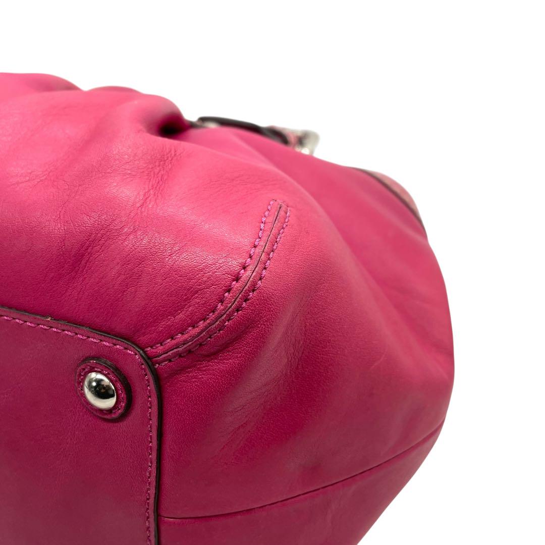 美品 コーチ ソーホー トートバッグ ピンク レザー F13732 ワンショルダー 肩掛け可 ハンドバッグ シルバー金具 チャーム ロゴ刻印 レディース バッグ COACH S94