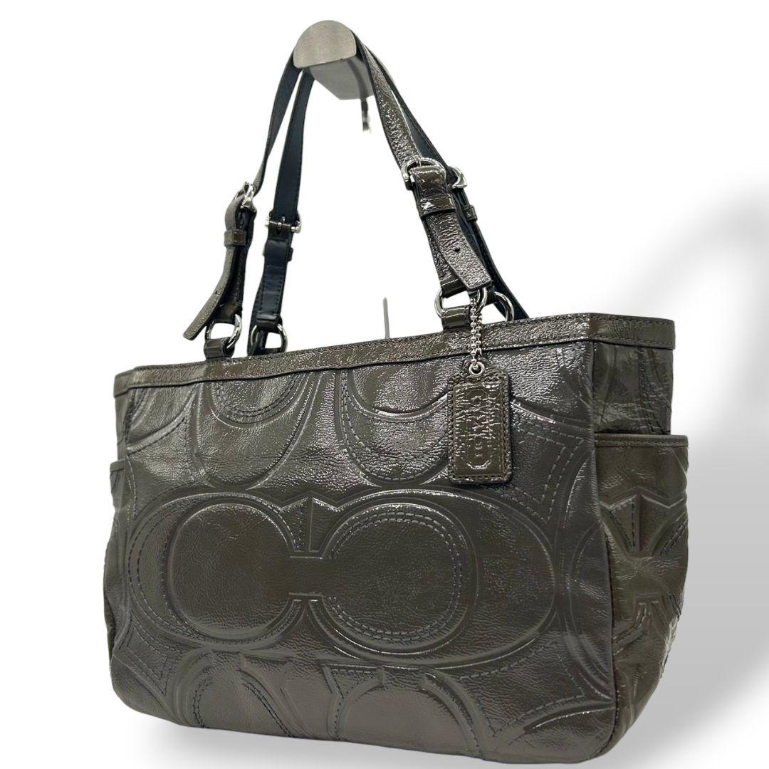 美品　コーチ　トートバッグ　緑　シグネチャー　エンボス　ワンショルダー　U12　ハンドバッグ　肩掛け可　肩かけ可　自立可　グリーン　カーキ　エナメル　レザー　本革　シルバー金具　ロゴタグ　F18826　COACH