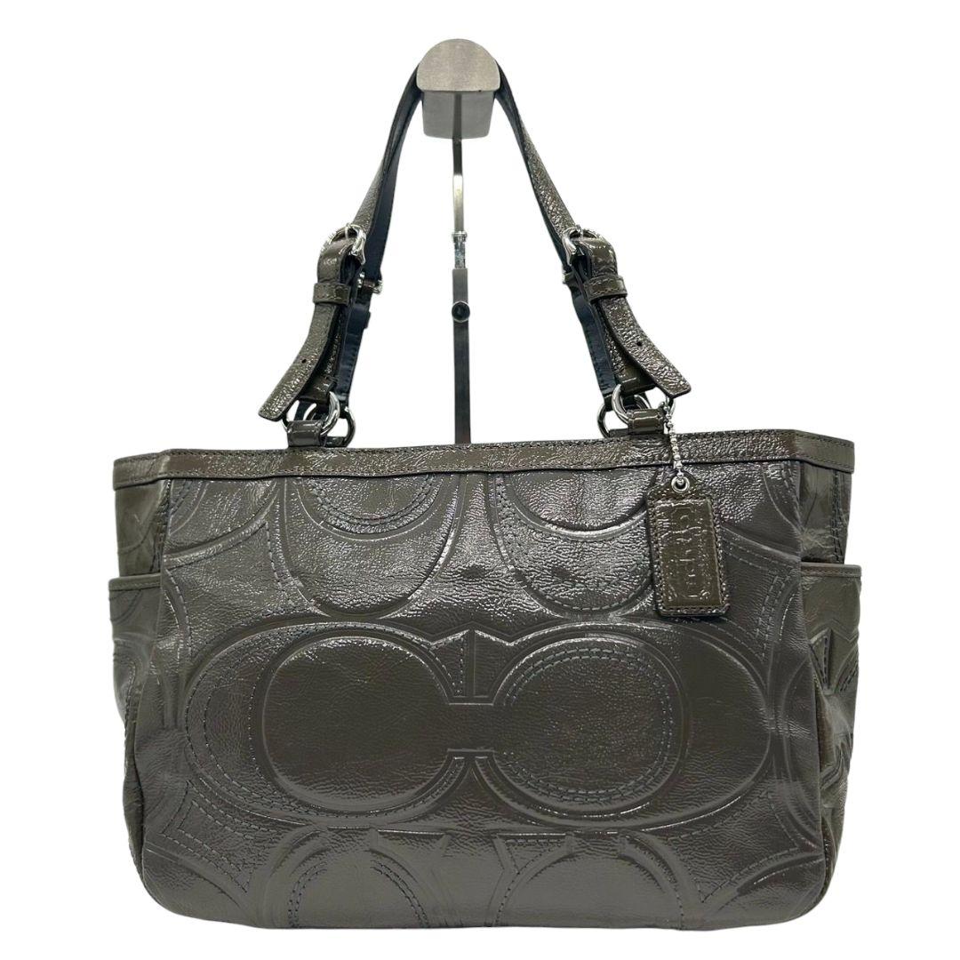 美品　コーチ　トートバッグ　緑　シグネチャー　エンボス　ワンショルダー　U12　ハンドバッグ　肩掛け可　肩かけ可　自立可　グリーン　カーキ　エナメル　レザー　本革　シルバー金具　ロゴタグ　F18826　COACH