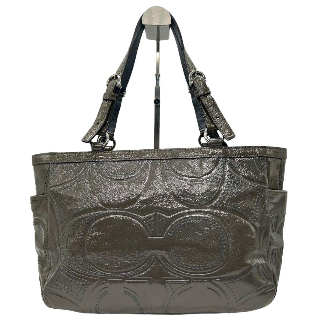 美品　コーチ　トートバッグ　緑　シグネチャー　エンボス　ワンショルダー　U12　ハンドバッグ　肩掛け可　肩かけ可　自立可　グリーン　カーキ　エナメル　レザー　本革　シルバー金具　ロゴタグ　F18826　COACH