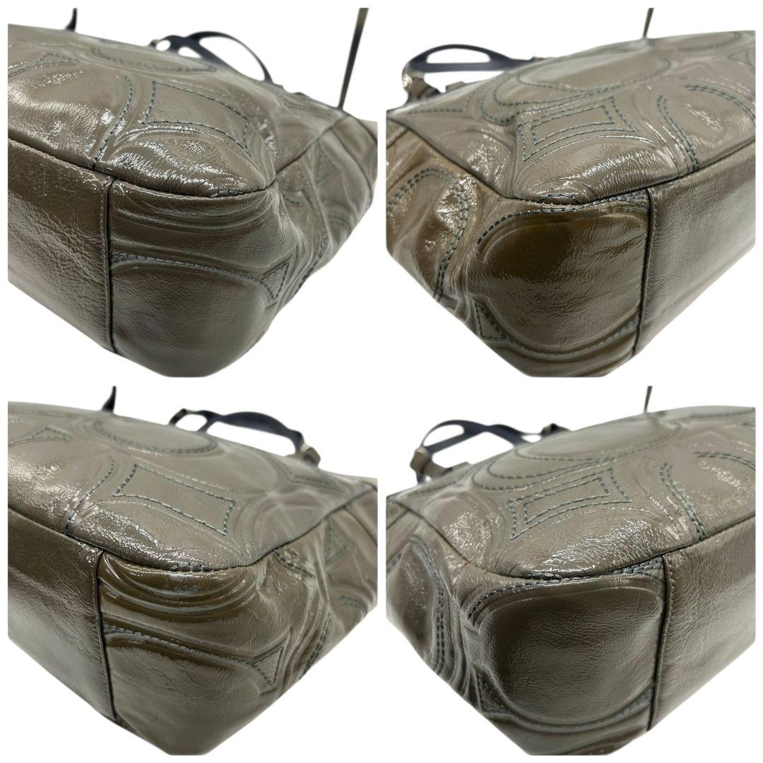 美品　コーチ　トートバッグ　緑　シグネチャー　エンボス　ワンショルダー　U12　ハンドバッグ　肩掛け可　肩かけ可　自立可　グリーン　カーキ　エナメル　レザー　本革　シルバー金具　ロゴタグ　F18826　COACH