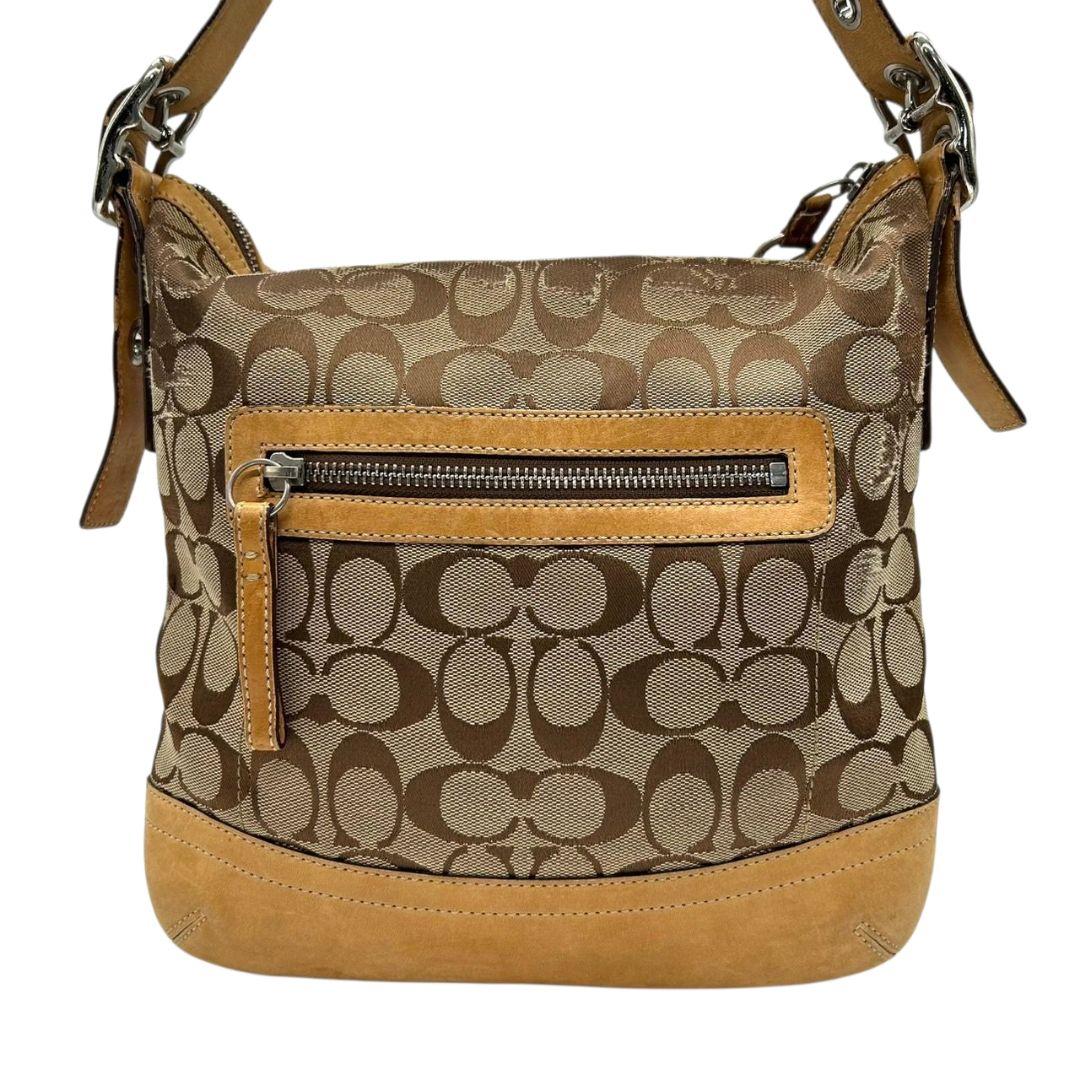 コーチ COACH ショルダーバッグ ブラウン 茶 シグネチャー ホーボー ソフトスリムダッフル 斜め掛け可 ワンショルダー キャンバス レザー 本革 タッセル シルバー金具 ロゴタグ 9362 U9