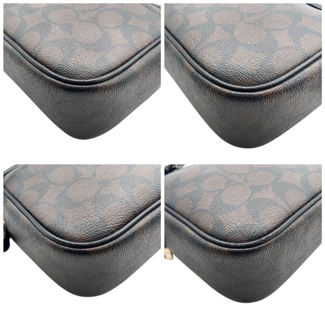 コーチ ショルダーバッグ シグネチャー 茶 レザー 斜め掛け可 カメラバッグ ロゴタグ ゴールド金具 ブラウン ロゴ 本革 COACH CR135 オシャレ