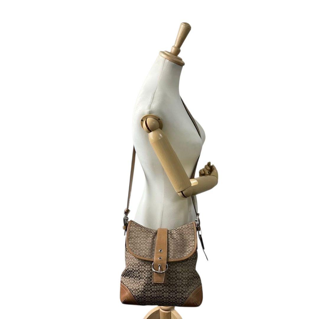 コーチ COACH ショルダーバッグ ブラウン 茶 ミニシグネチャー フラップ ホーボー 斜め掛け可 キャンバス レザー 本革 シルバー金具 ロゴタグ 6376