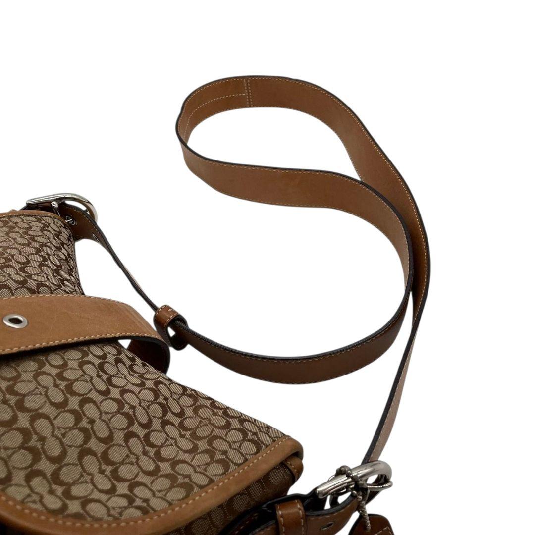 コーチ COACH ショルダーバッグ ブラウン 茶 ミニシグネチャー フラップ ホーボー 斜め掛け可 キャンバス レザー 本革 シルバー金具 ロゴタグ 6376