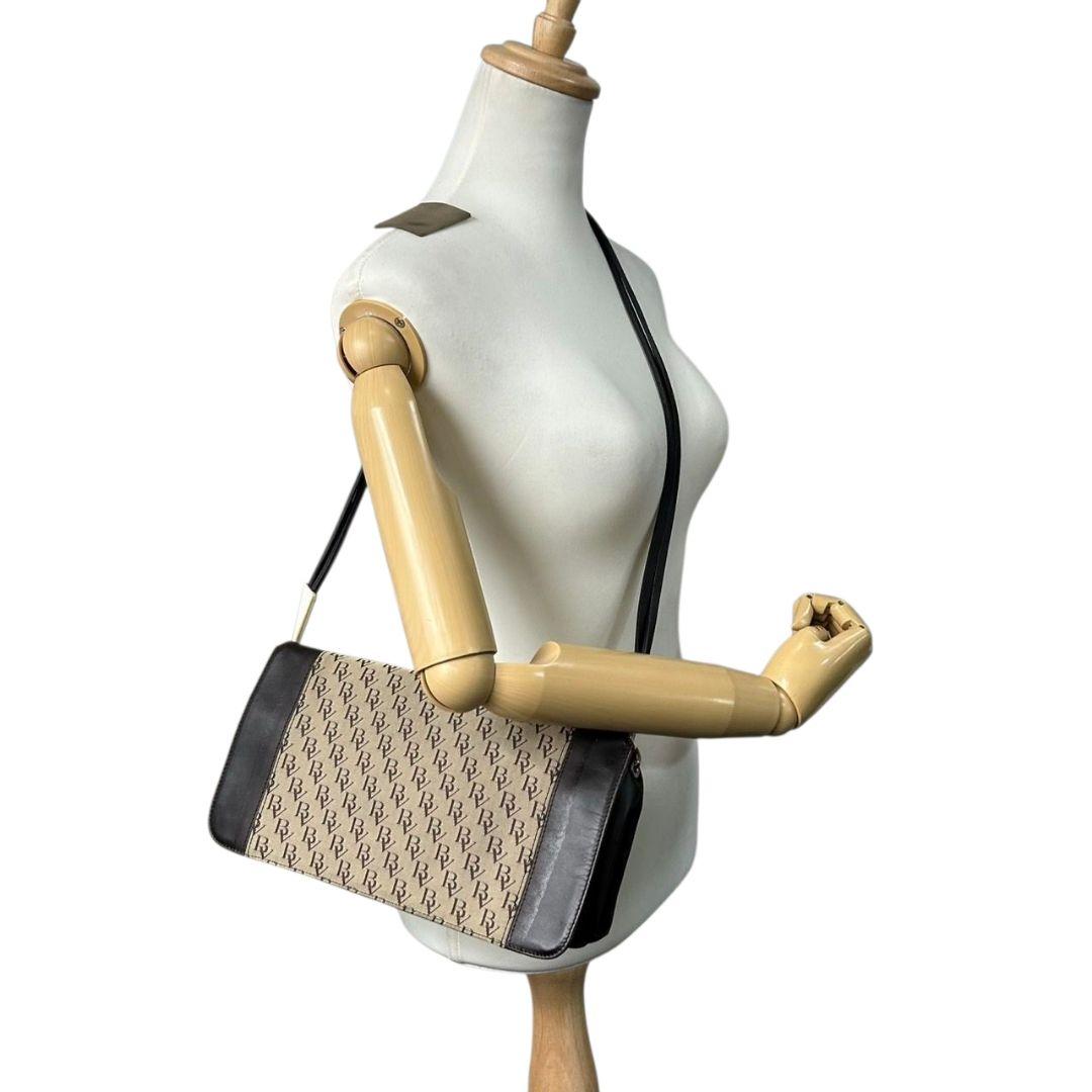 ボッテガヴェネタ BOTTEGA VENETA ショルダーバッグ モノグラム キャンバス レザー ブラウン 茶 本革 フラップ 自立可 カード付き J