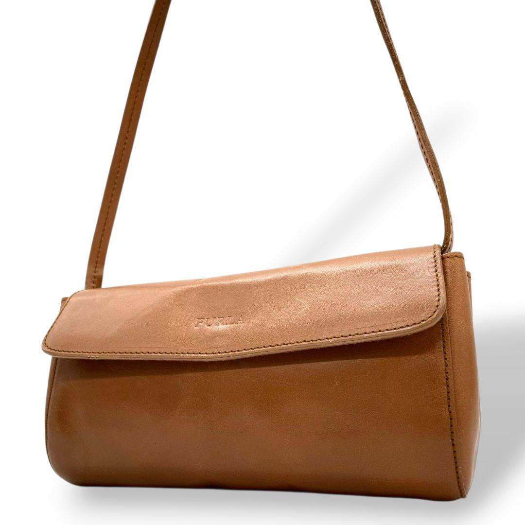 フルラ FURLA ショルダーバッグ 斜め掛け可 茶 ブラウン フラップ レザー 本革 ロゴプレート シルバー金具 T1 レディース