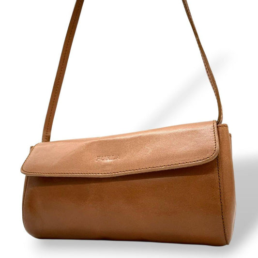フルラ FURLA ショルダーバッグ 斜め掛け可 茶 ブラウン フラップ レザー 本革 ロゴプレート シルバー金具 T1 レディース