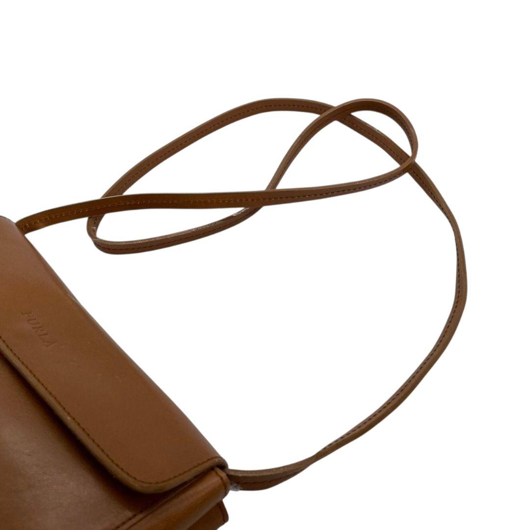 フルラ FURLA ショルダーバッグ 斜め掛け可 茶 ブラウン フラップ レザー 本革 ロゴプレート シルバー金具 T1 レディース