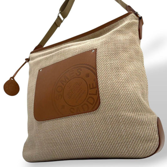 美品 ソメスサドル SOMES ショルダーバッグ 斜め掛け可 ベージュ ブラウン デカロゴ A4収納 キャンバス レザー 本革 チャーム付き s55 レディース