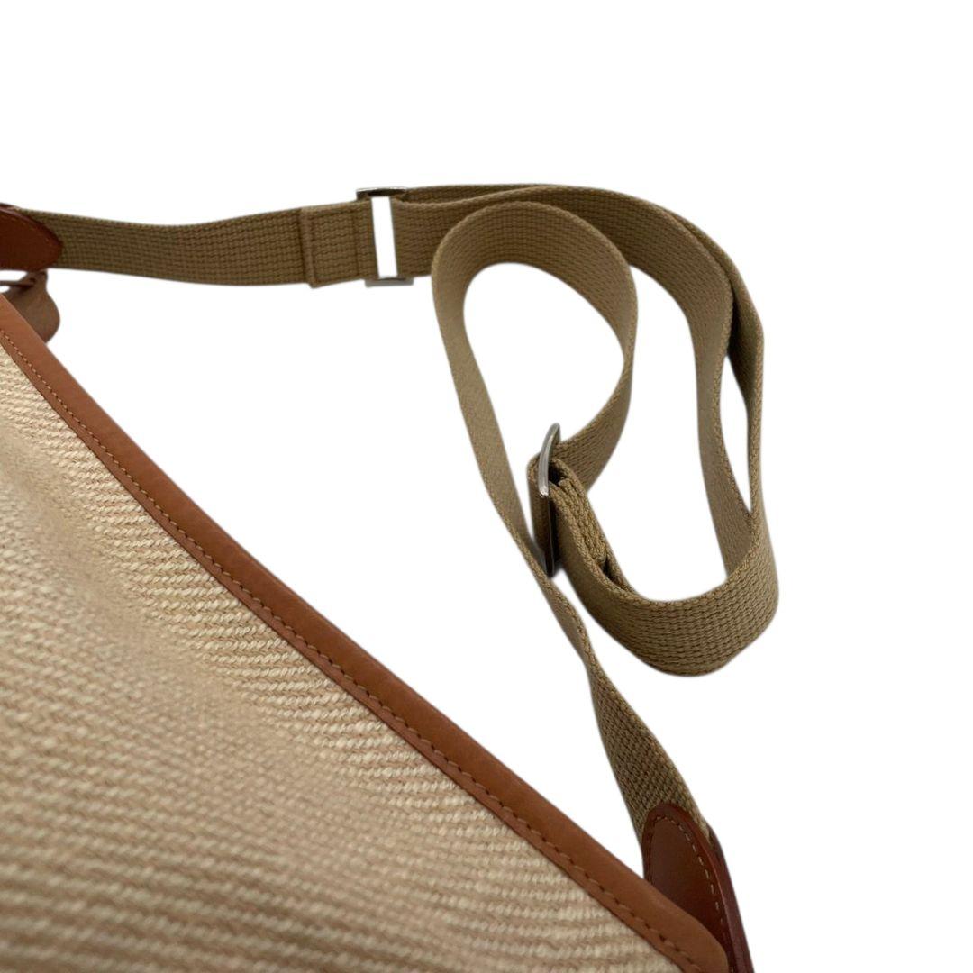 美品 ソメスサドル SOMES ショルダーバッグ 斜め掛け可 ベージュ ブラウン デカロゴ A4収納 キャンバス レザー 本革 チャーム付き s55 レディース