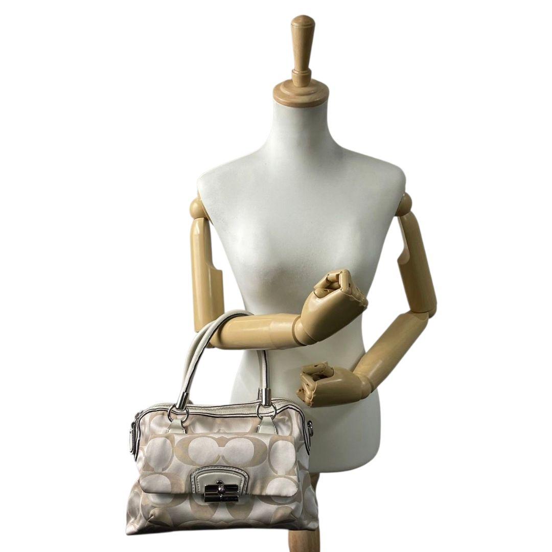 コーチ ショルダーバッグ クリスティン 2way アイボリー キャンバス u13 ハンドバッグ トートバッグ 斜め掛け可 ベージュ ターンロック ロゴプレート シルバー金具 レザー 本革 COACH M0993-14906