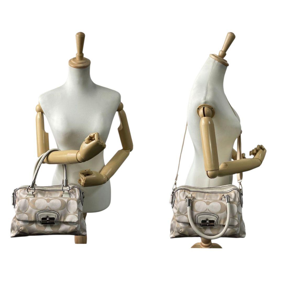 コーチ ショルダーバッグ クリスティン 2way アイボリー キャンバス u13 ハンドバッグ トートバッグ 斜め掛け可 ベージュ ターンロック ロゴプレート シルバー金具 レザー 本革 COACH M0993-14906