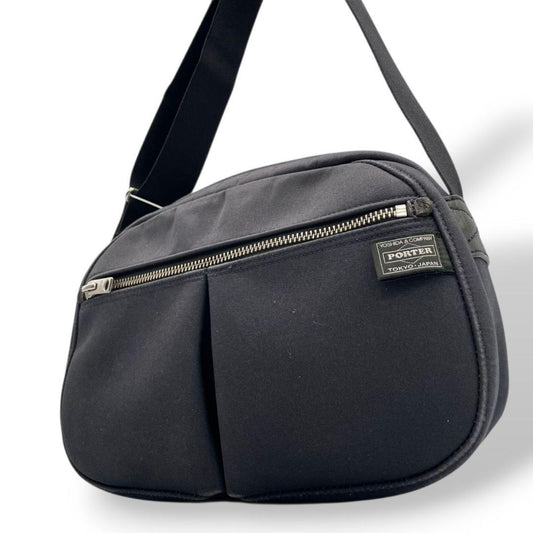 ポーター ショルダーバッグ 黒 ブラック ナイロン 斜め掛け可 ロゴパッチ シルバー金具 軽量 シンプル カジュアル PORTER s22