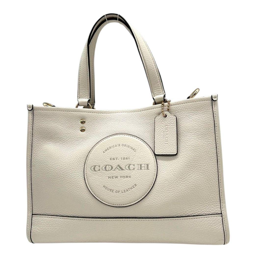 美品　コーチ　ハンドバッグ　白　ロゴ　2way　レザー　本革　斜め掛け可　s45　トートバッグ　ショルダーバッグ　自立可　ゴールド金具　ロゴタグ　チャーム付き　C2004　ホワイト　COACH
