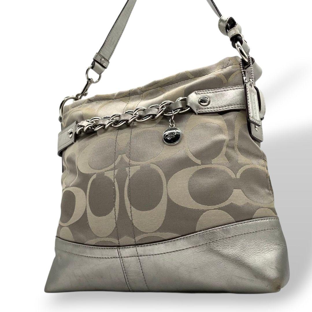 コーチ ショルダーバッグ シルバー グレー シグネチャー チェーン 斜め掛け可 キャンバス レザー 本革 ロゴタグ ロゴプレート チャーム付き COACH F18862 おしゃれ 通勤 通学