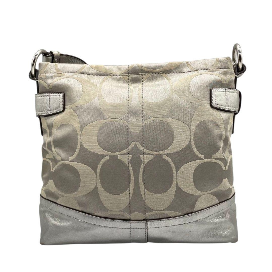 コーチ ショルダーバッグ シルバー グレー シグネチャー チェーン 斜め掛け可 キャンバス レザー 本革 ロゴタグ ロゴプレート チャーム付き COACH F18862 おしゃれ 通勤 通学