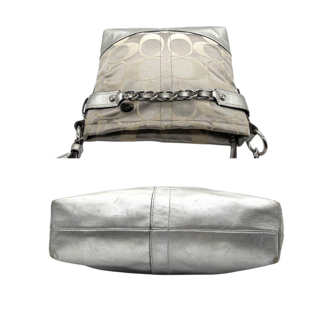 コーチ ショルダーバッグ シルバー グレー シグネチャー チェーン 斜め掛け可 キャンバス レザー 本革 ロゴタグ ロゴプレート チャーム付き COACH F18862 おしゃれ 通勤 通学